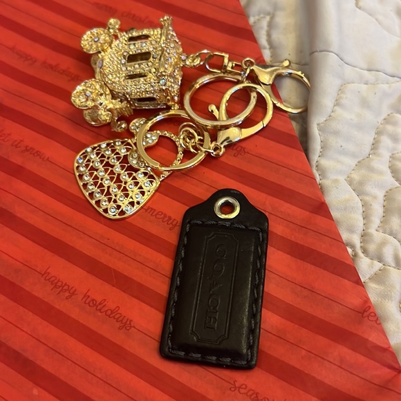 Sold elsewhere Beautiful purse charm key chains Gold Coach Carriage - Picture 10 of 12